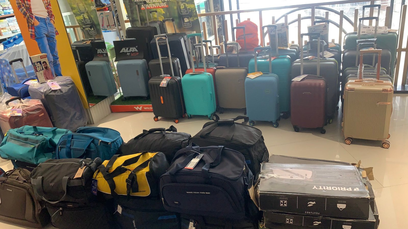 Alfa by VIP Hard-Shell Luggage and Trolley Bags