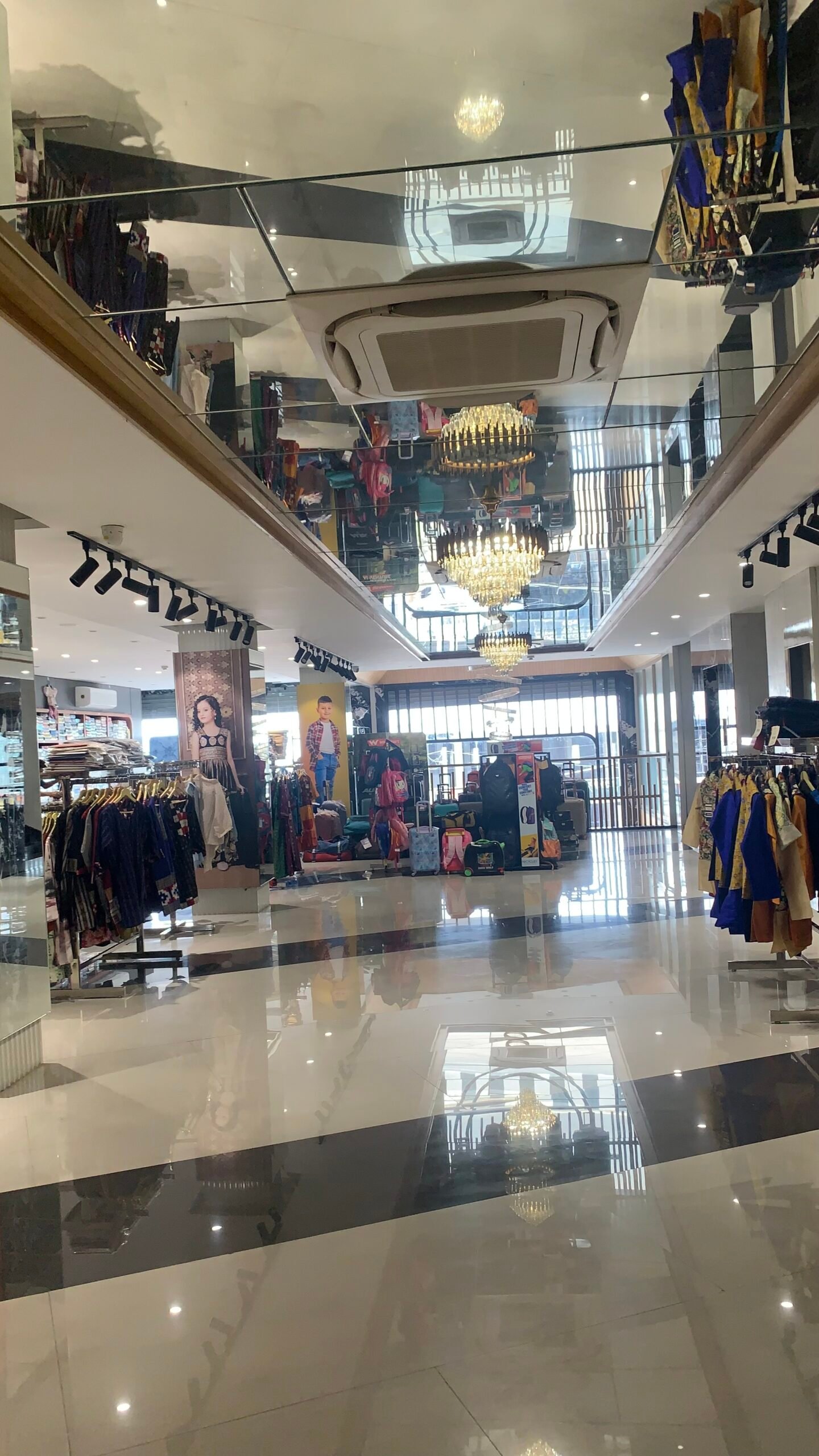 Laduram Meghraj Mall Luxury Crystal Chandeliers and Atrium